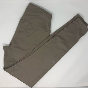 Alo Yoga High-Waist Airbrush Leggings in Camel